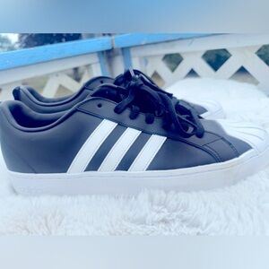 Adidas men’s size 11.5, great condition!!